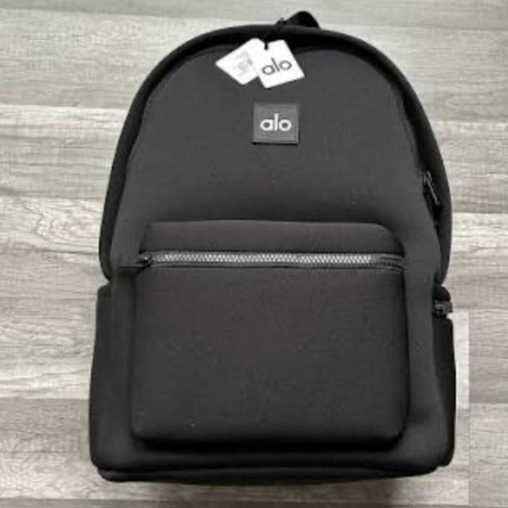 Alo stow backpack - black
New still in plastic bag
